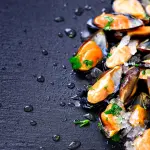 Cozze gratinate: la ricetta completa di un antipasto di mare che conquista tutti